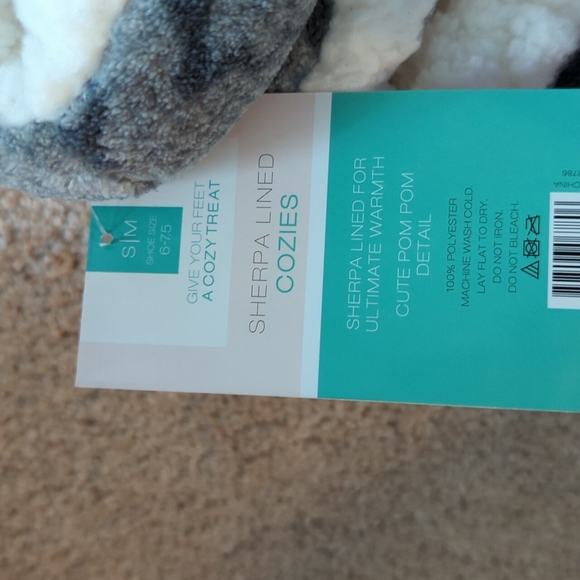 Sherpa lined slippers size:6-7.5 - Picture 2 of 2